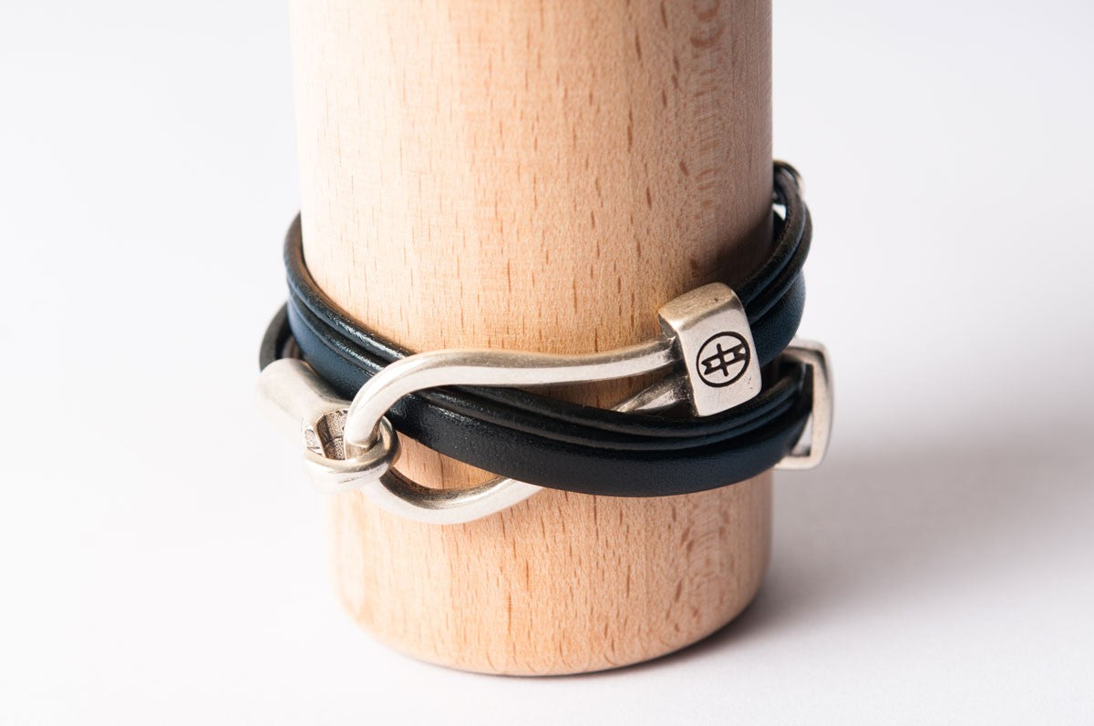 Bracelet en cuir noir 2 x 21 cm avec plaque aluminium 18 mm (vendu à Bracelet en cuir noir 2 x 21 cm avec plaque aluminium 18 mm (vendu à