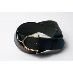 Diversifier son look : comment porter une ceinture en cuir de couleur ?